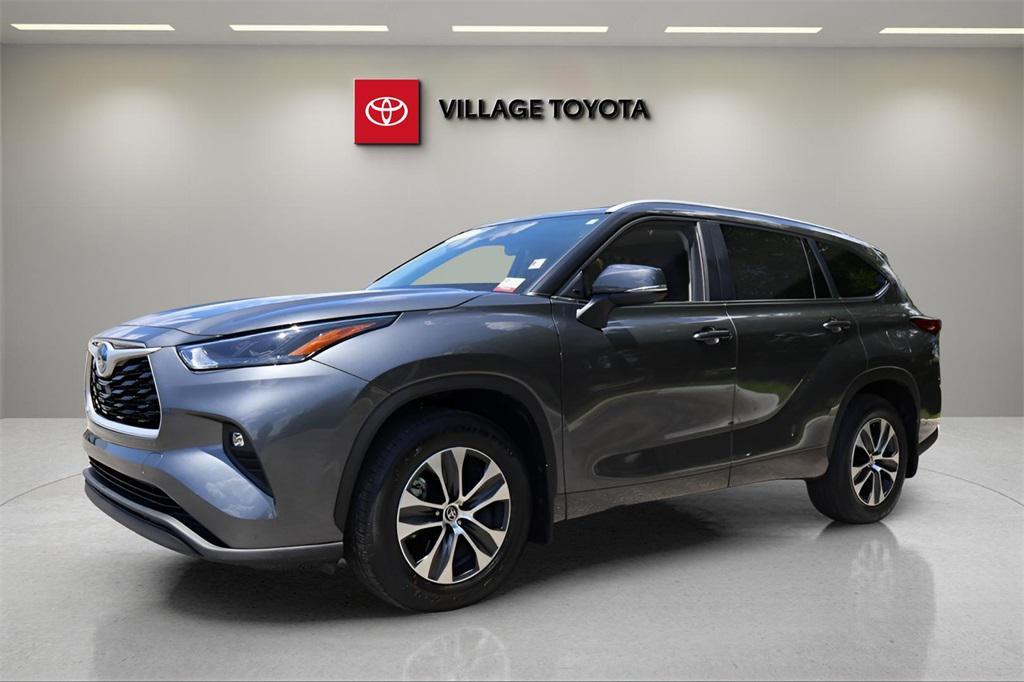 used 2023 Toyota Highlander Hybrid car, priced at $40,151