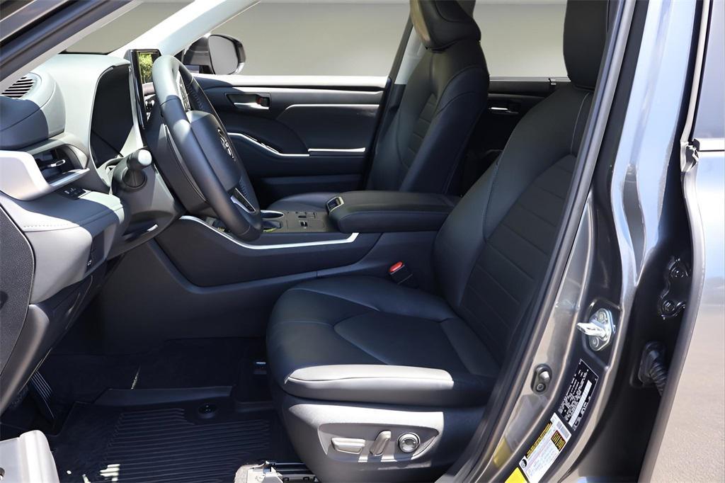 used 2023 Toyota Highlander Hybrid car, priced at $40,151