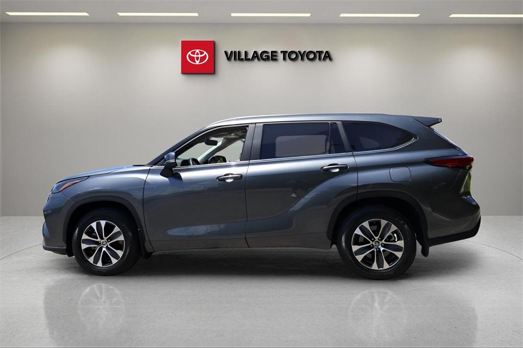 used 2023 Toyota Highlander Hybrid car, priced at $40,151