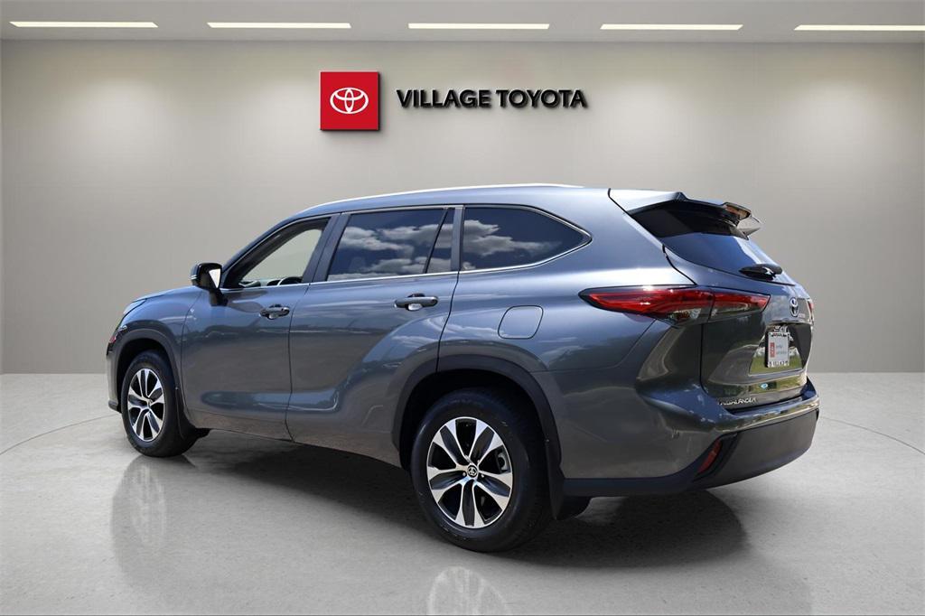 used 2023 Toyota Highlander Hybrid car, priced at $40,151