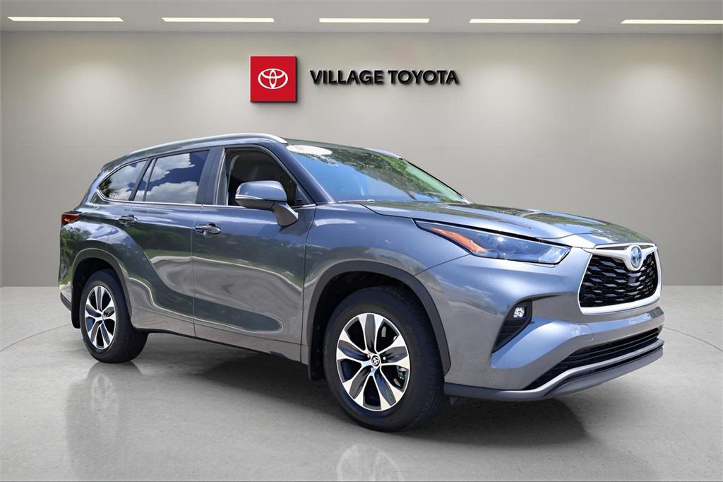 used 2023 Toyota Highlander Hybrid car, priced at $40,151
