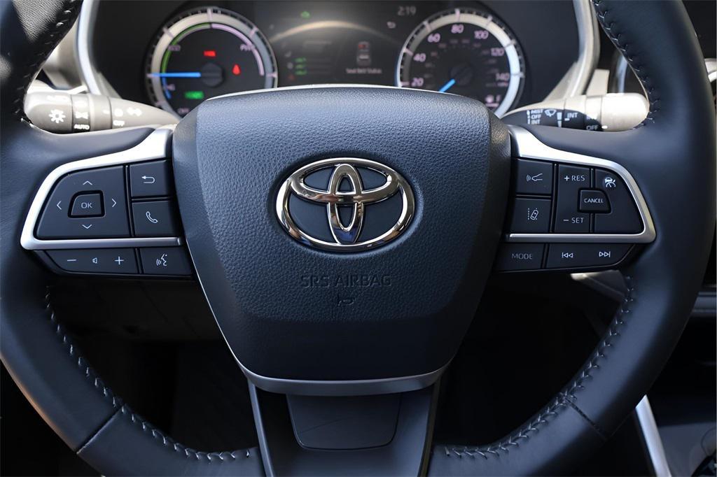 used 2023 Toyota Highlander Hybrid car, priced at $40,151
