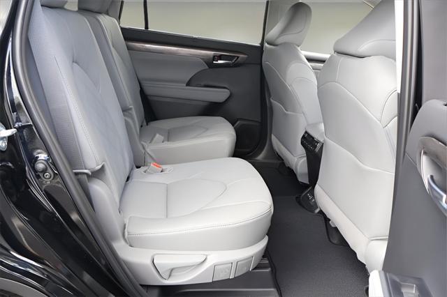 new 2025 Toyota Highlander car, priced at $54,392