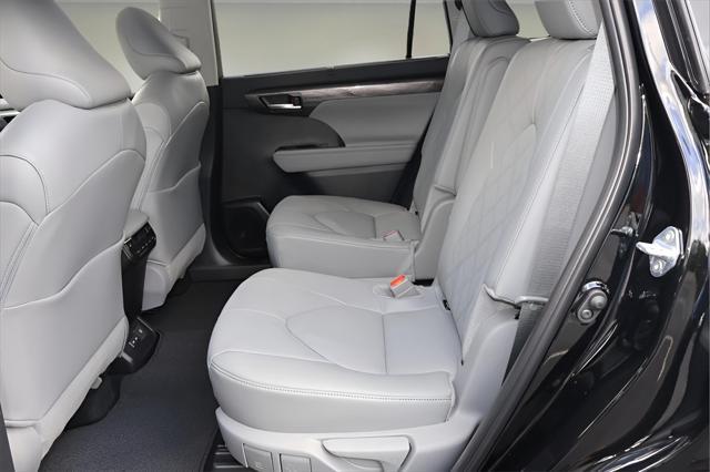 new 2025 Toyota Highlander car, priced at $54,392