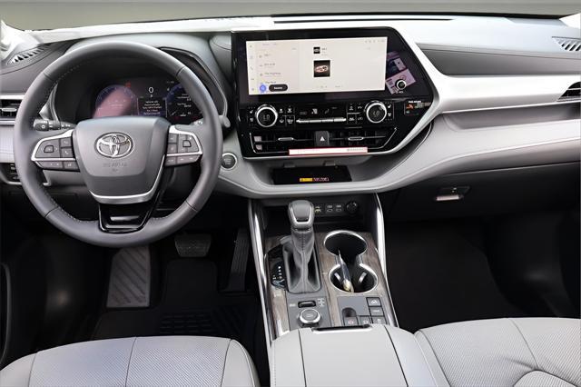 new 2025 Toyota Highlander car, priced at $54,392