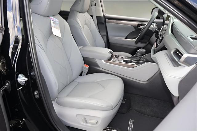 new 2025 Toyota Highlander car, priced at $54,392