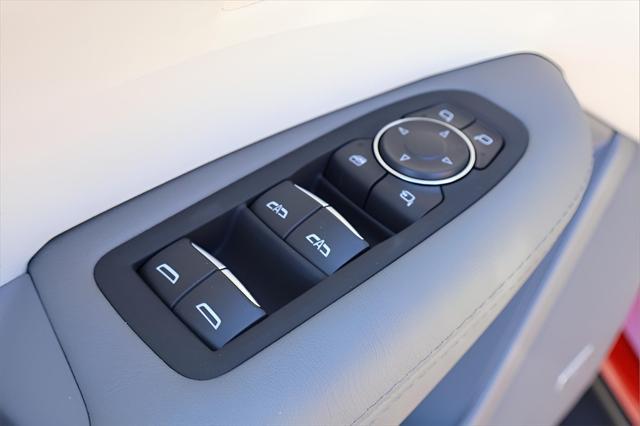 new 2025 Cadillac XT5 car, priced at $56,290