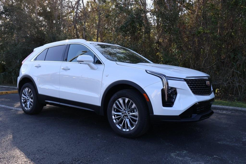 new 2025 Cadillac XT4 car, priced at $43,215