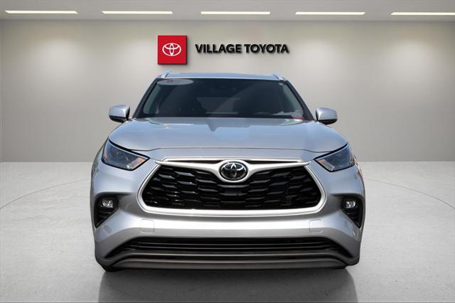 used 2022 Toyota Highlander car, priced at $35,883