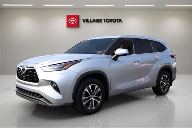 used 2022 Toyota Highlander car, priced at $35,883