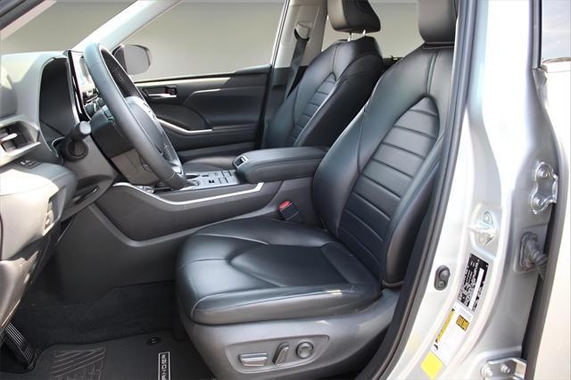 used 2022 Toyota Highlander car, priced at $35,883