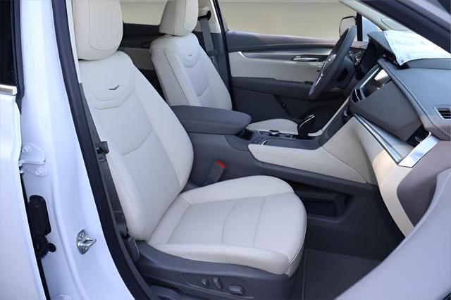 new 2025 Cadillac XT5 car, priced at $54,015