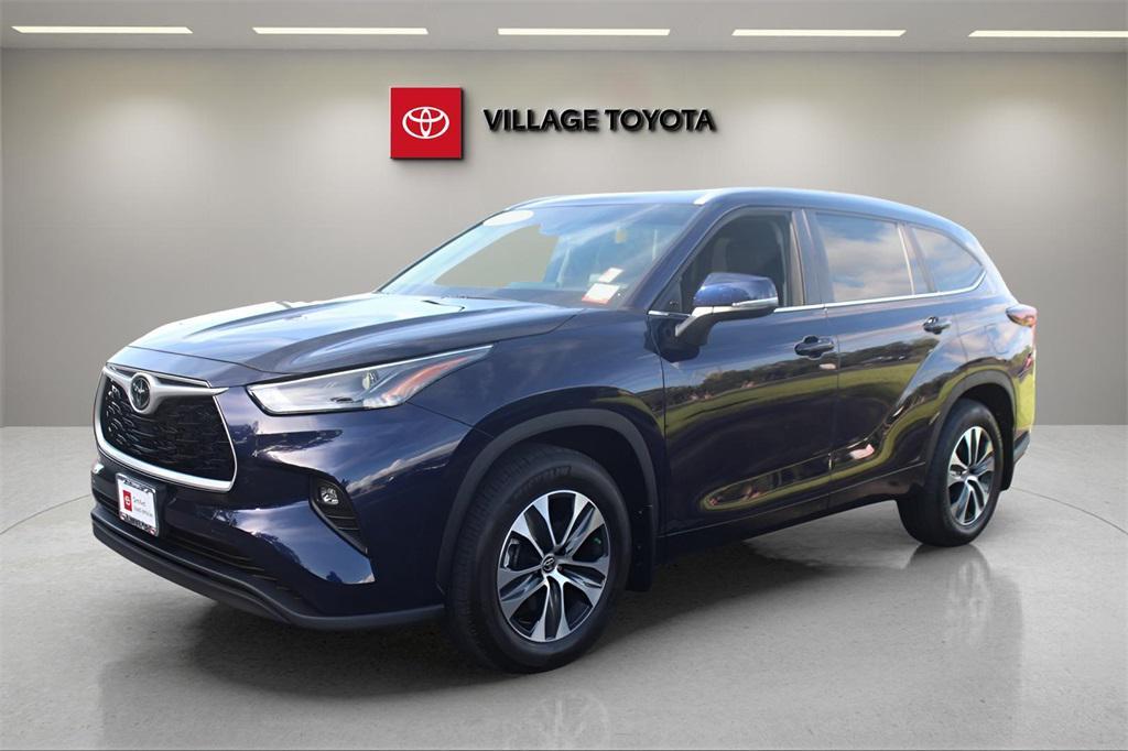 used 2025 Toyota Highlander car, priced at $43,873
