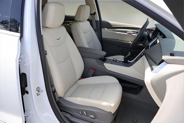 new 2025 Cadillac XT5 car, priced at $57,180