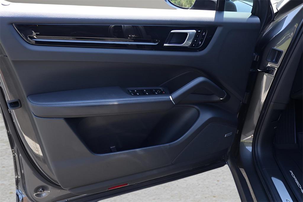used 2021 Porsche Cayenne car, priced at $45,851