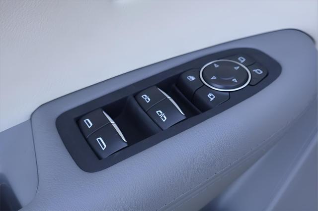 new 2025 Cadillac XT5 car, priced at $54,015