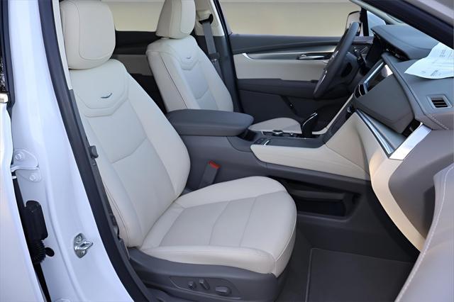 new 2025 Cadillac XT5 car, priced at $54,015