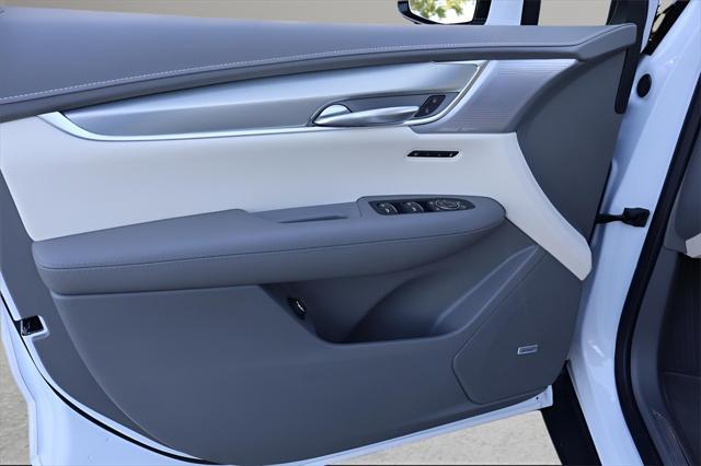 new 2025 Cadillac XT5 car, priced at $54,015