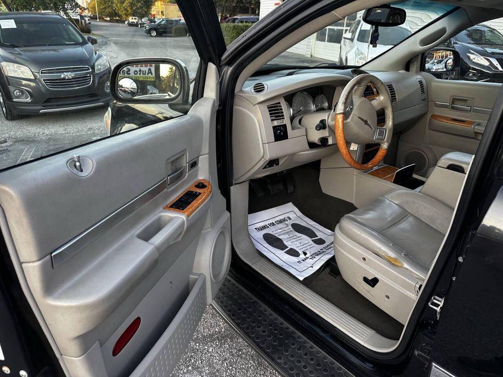 used 2007 Chrysler Aspen car, priced at $3,495