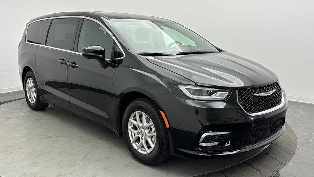 used 2025 Chrysler Pacifica car, priced at $29,600