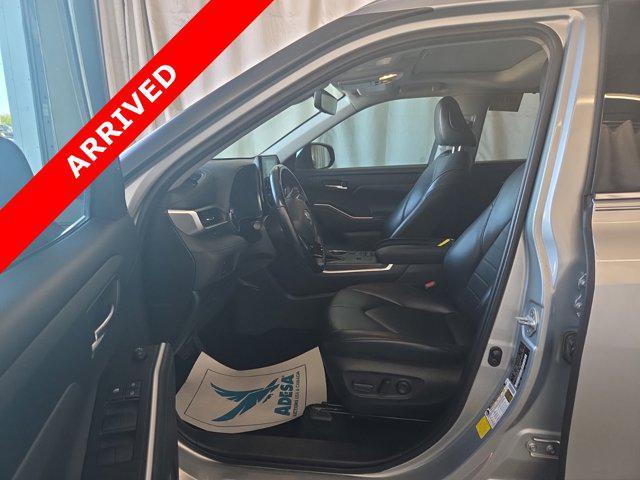 used 2021 Toyota Highlander car, priced at $21,600
