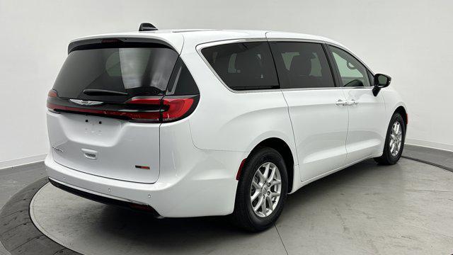 used 2025 Chrysler Pacifica car, priced at $34,000