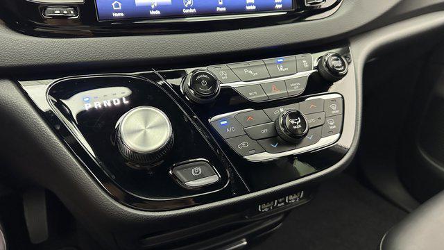 used 2025 Chrysler Pacifica car, priced at $34,000