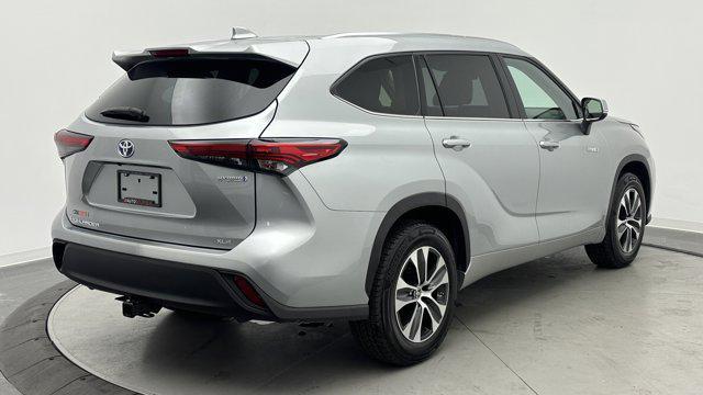 used 2021 Toyota Highlander Hybrid car, priced at $35,000