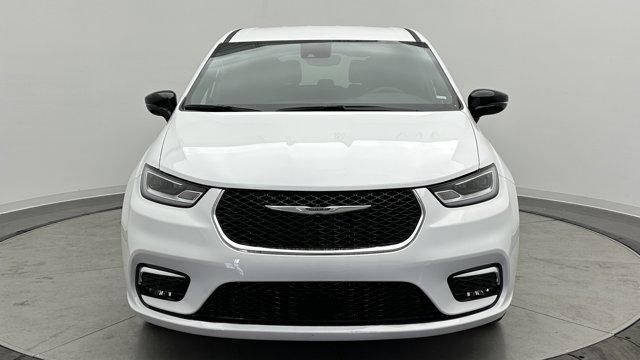 used 2025 Chrysler Pacifica car, priced at $30,684