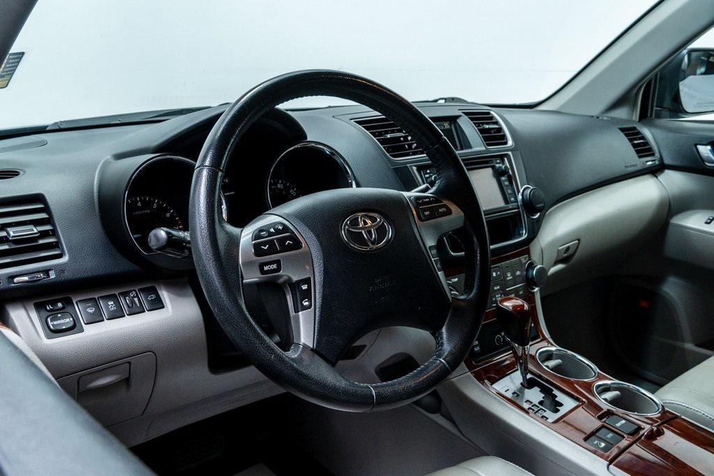 used 2013 Toyota Highlander car, priced at $15,991