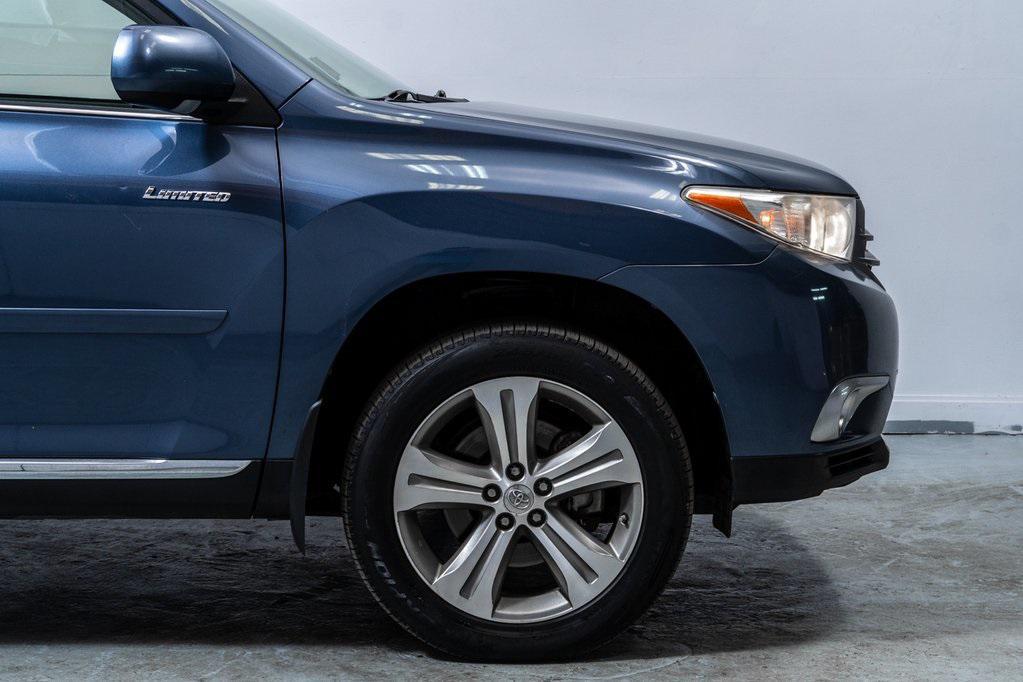 used 2013 Toyota Highlander car, priced at $15,991
