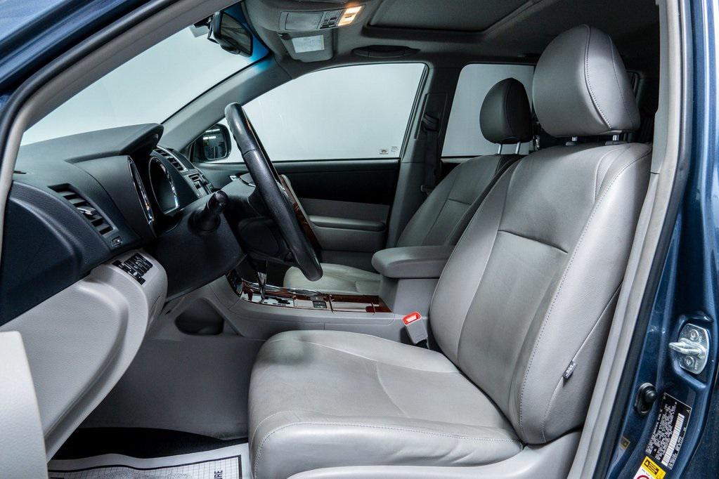 used 2013 Toyota Highlander car, priced at $15,991