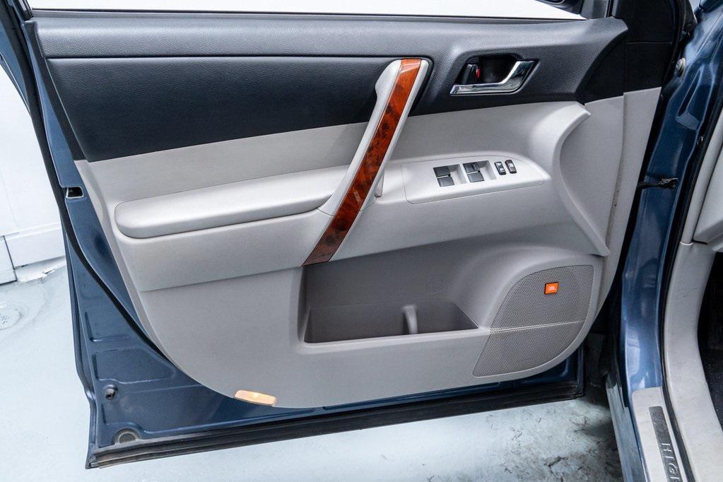 used 2013 Toyota Highlander car, priced at $15,991