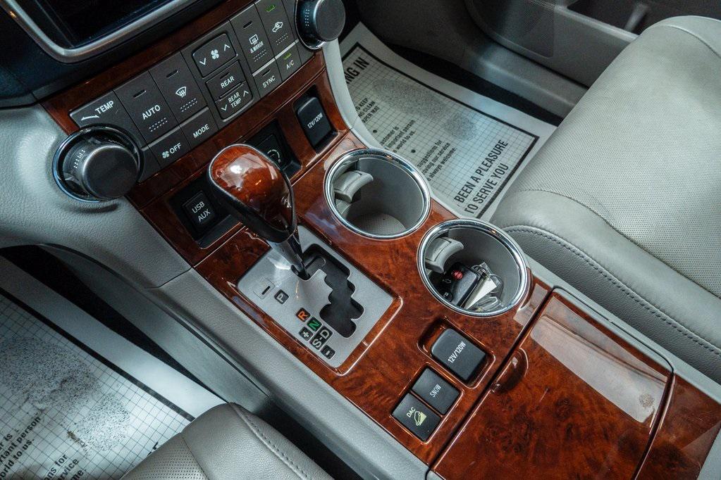 used 2013 Toyota Highlander car, priced at $15,991