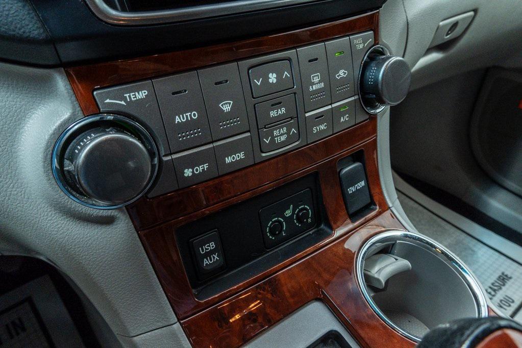 used 2013 Toyota Highlander car, priced at $15,991