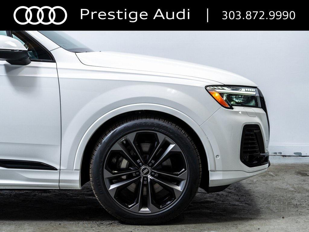 new 2025 Audi Q7 car, priced at $82,694