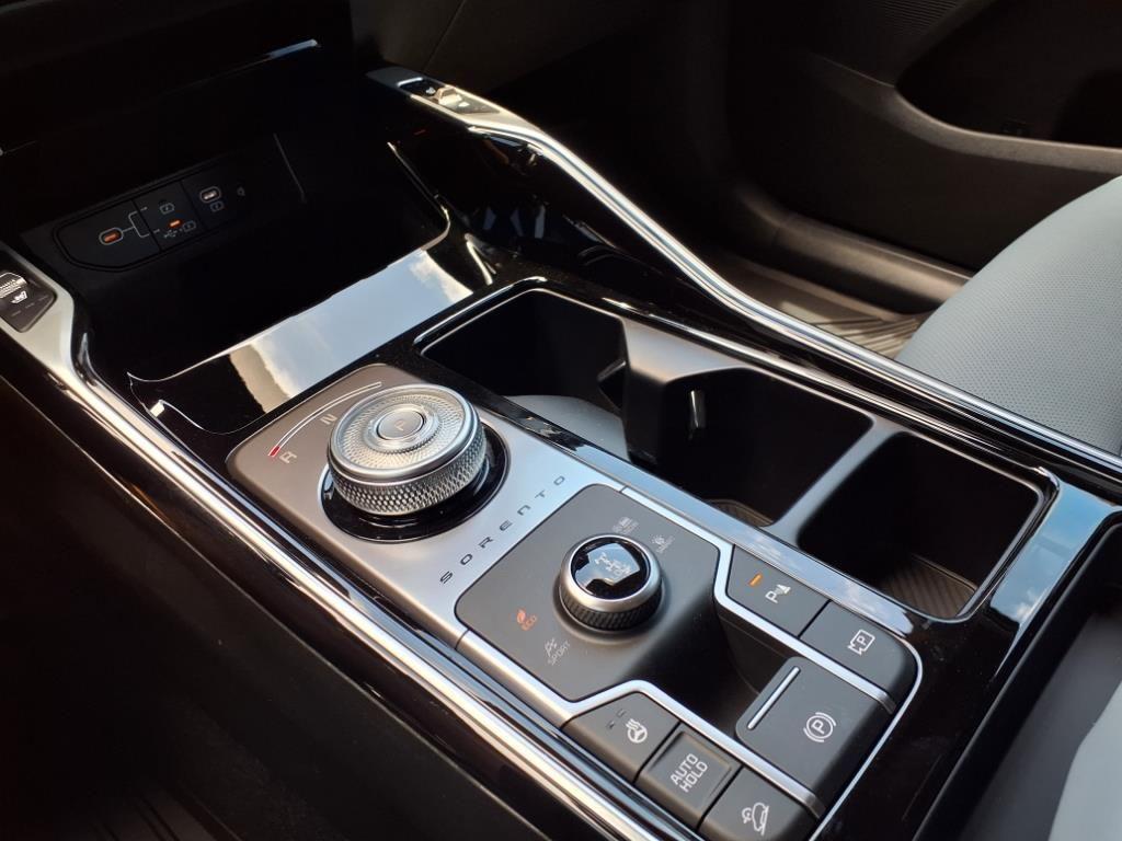 new 2025 Kia Sorento Hybrid car, priced at $46,474