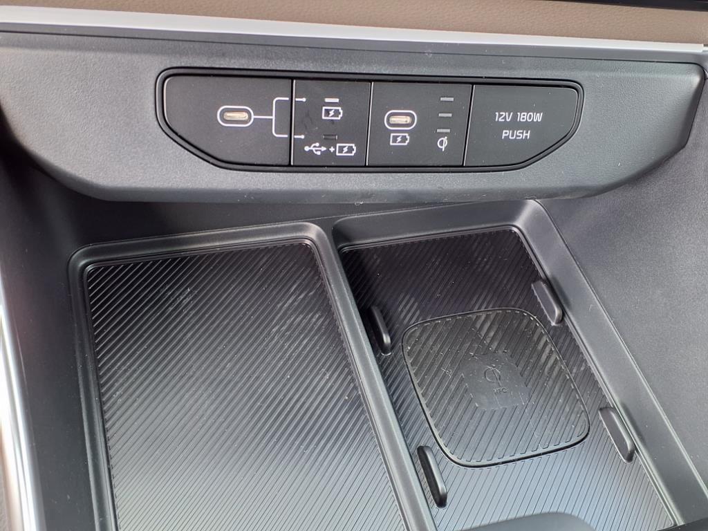 new 2025 Kia Carnival car, priced at $48,170