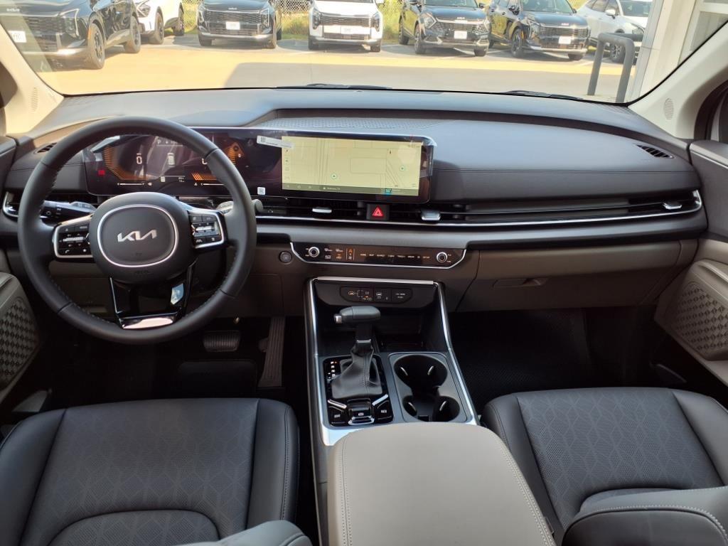new 2025 Kia Carnival car, priced at $43,270