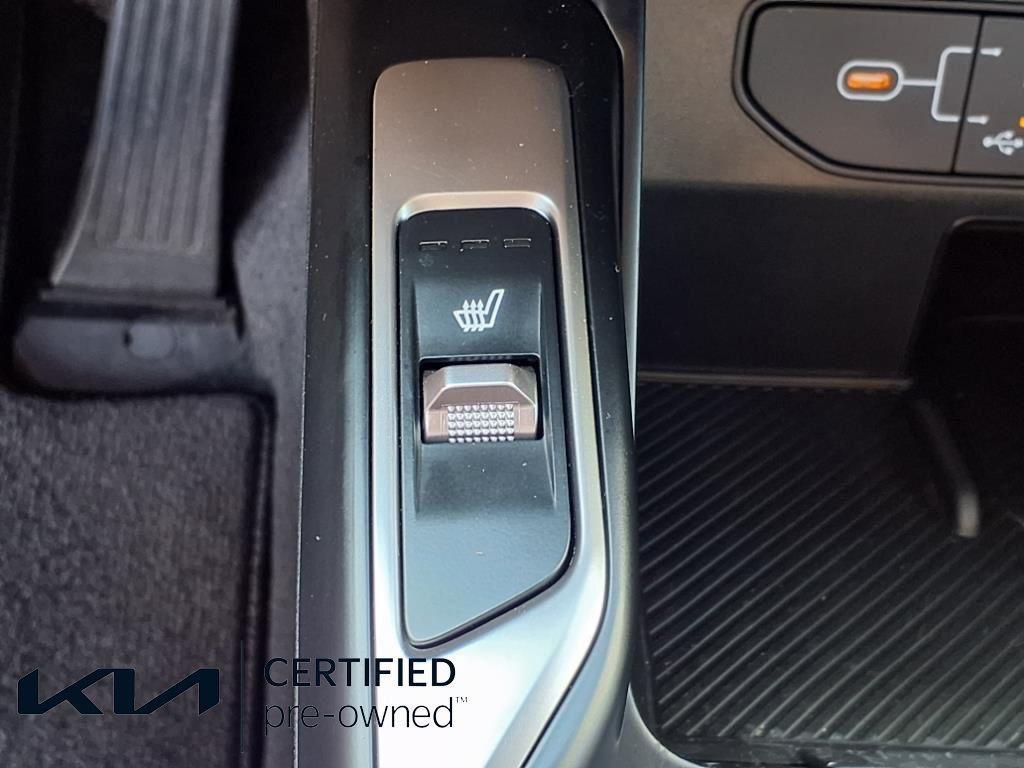 used 2025 Kia Sorento car, priced at $31,991