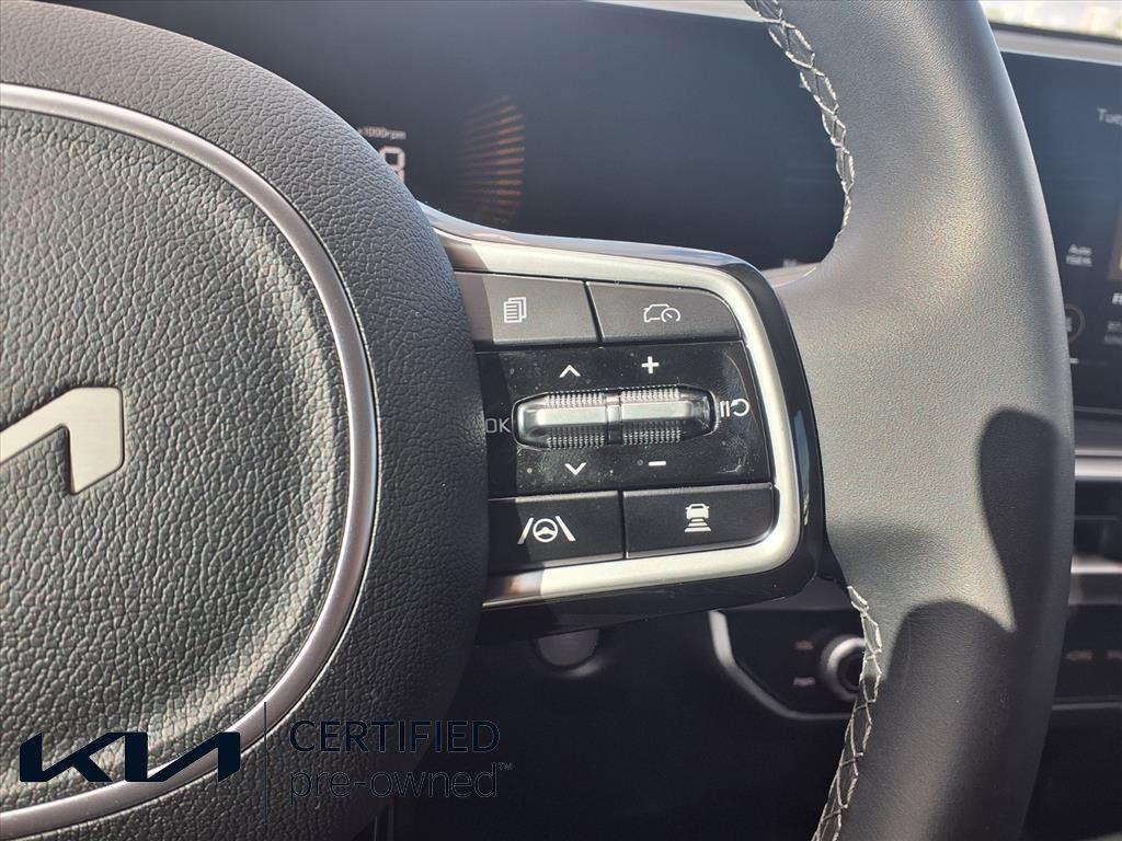 used 2025 Kia Sorento car, priced at $31,991