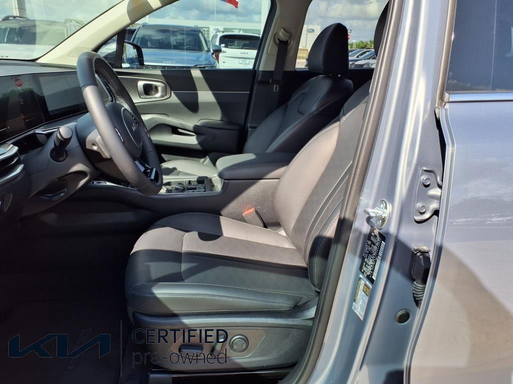 used 2025 Kia Sorento car, priced at $31,991