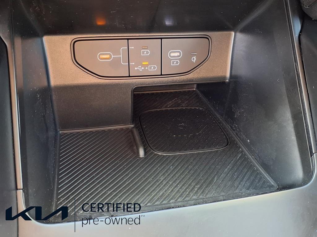 used 2025 Kia Sorento car, priced at $31,991