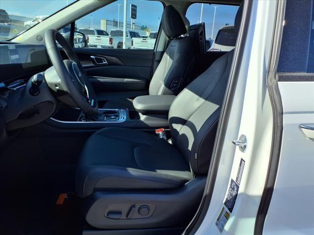 new 2025 Kia Carnival car, priced at $50,330