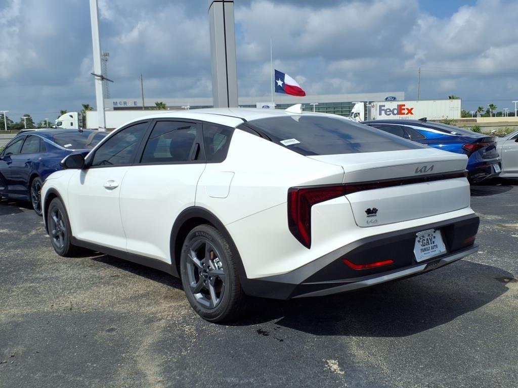 new 2025 Kia K4 car, priced at $23,313