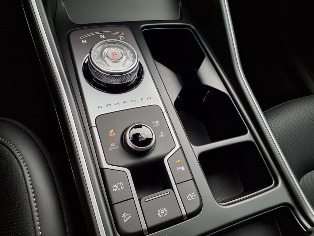 new 2025 Kia Sorento Hybrid car, priced at $41,282