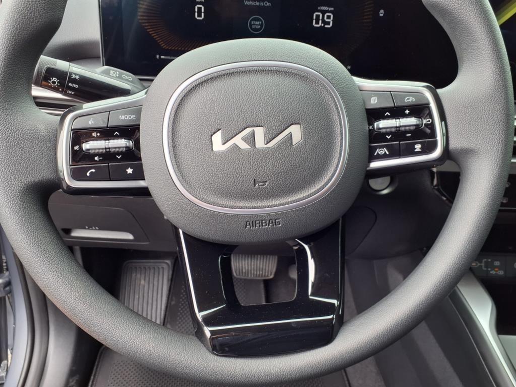 new 2025 Kia Sorento car, priced at $32,020