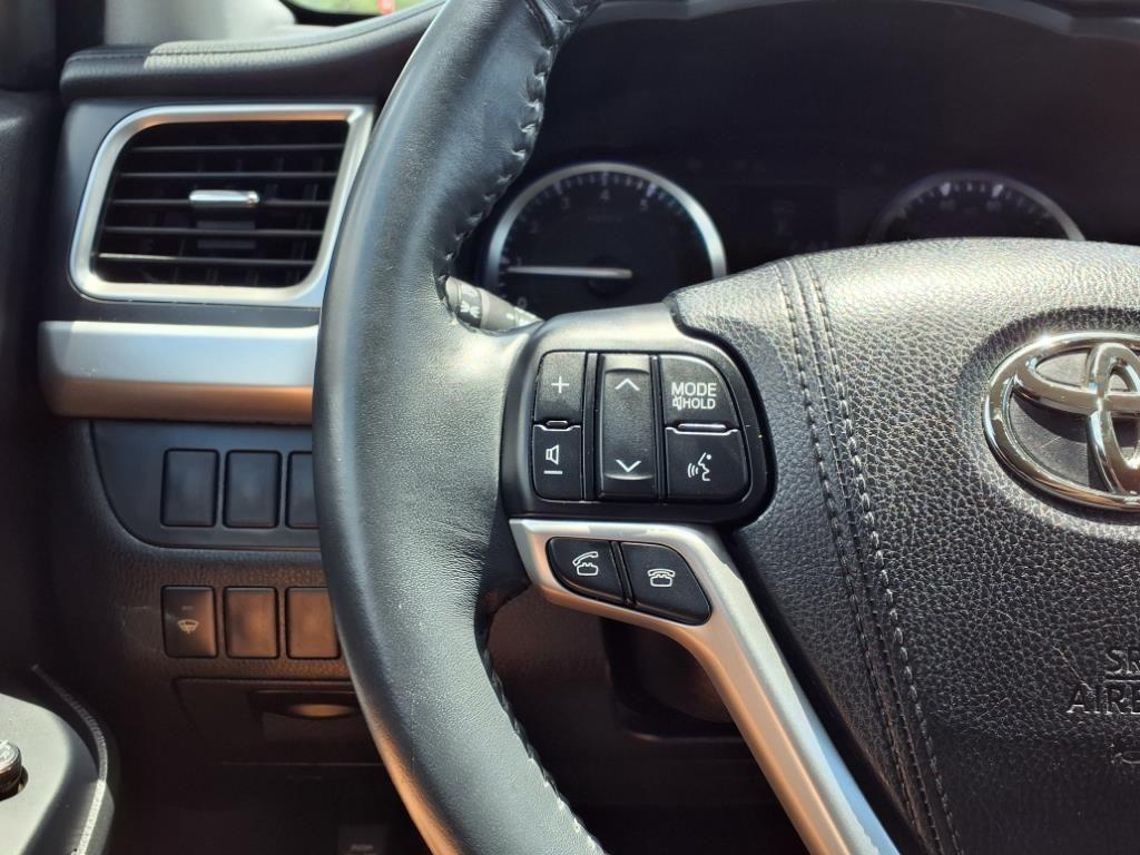 used 2016 Toyota Highlander car, priced at $15,991