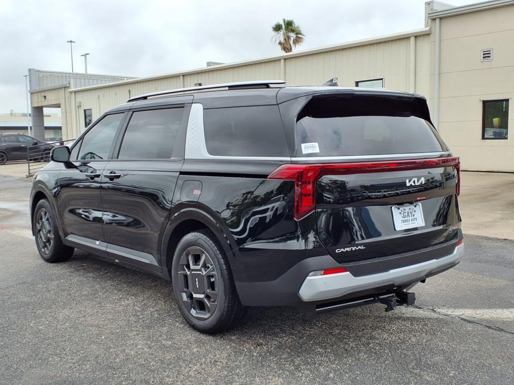 new 2025 Kia Carnival Hybrid car, priced at $45,470