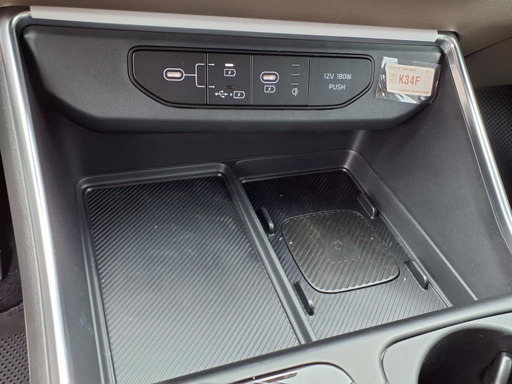 new 2025 Kia Carnival Hybrid car, priced at $45,470